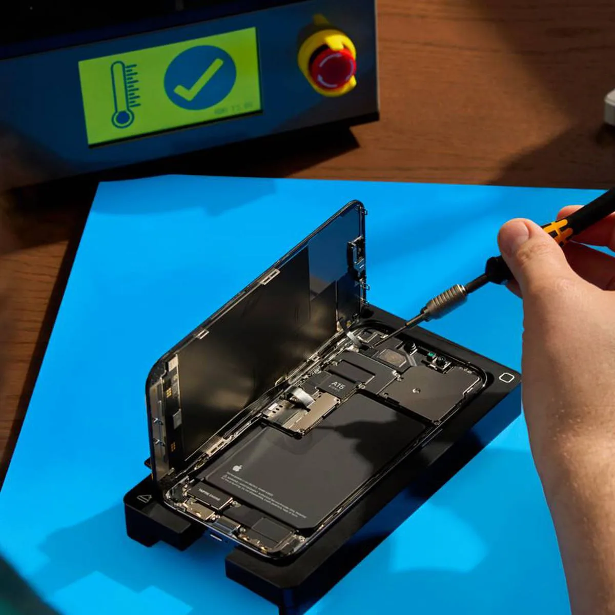 apple-self-service-repair-iphone