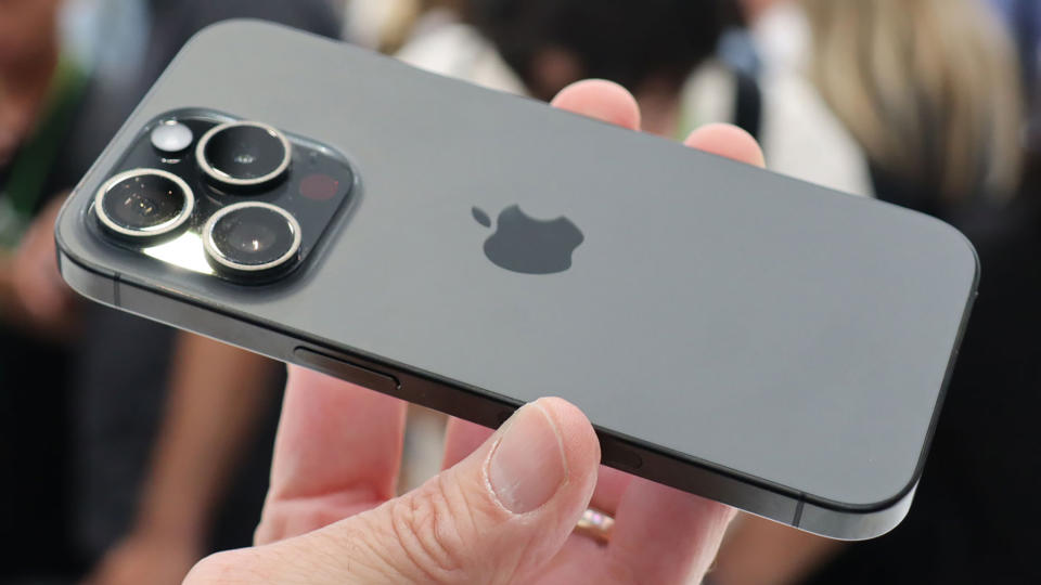 Cara Bikin iPhone Lama Berasa iPhone 15 Pro Max dengan Platinum Service