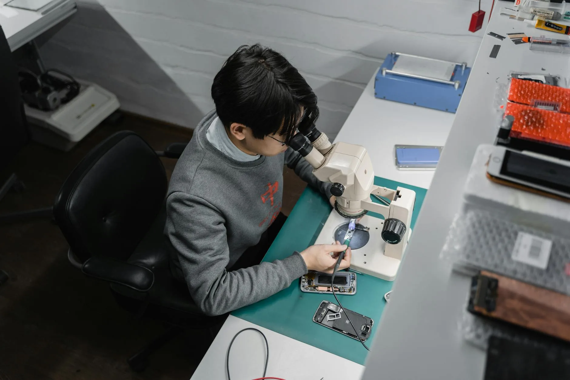 Estimasi waktu servis iPhone di bengkel Estimasi waktu servis iPhone di bengkel