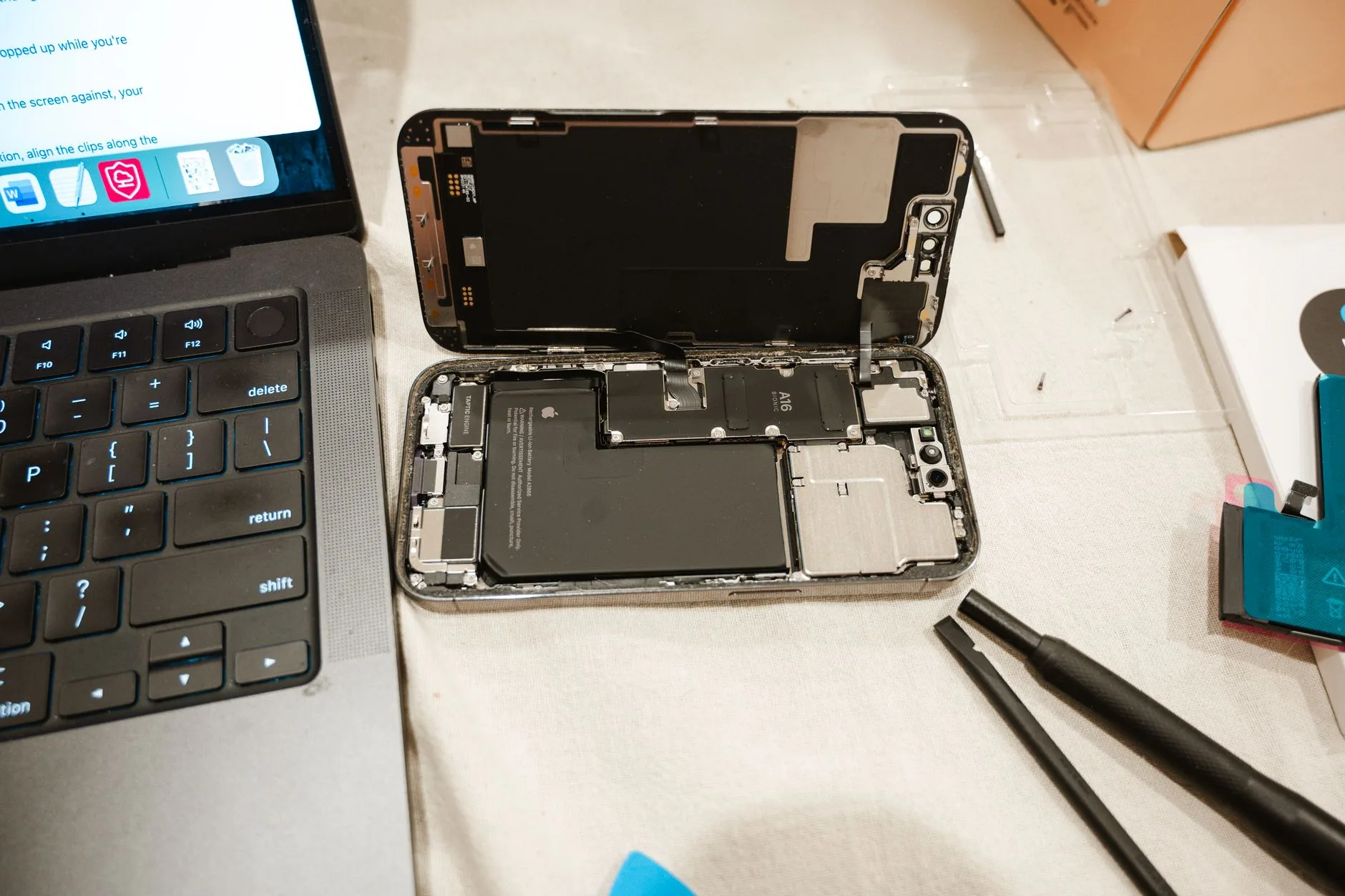 Baterai iPhone bengkak
