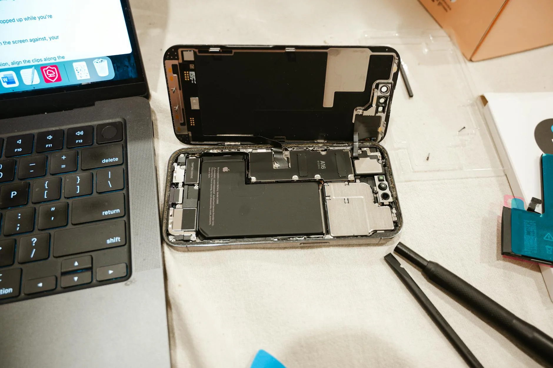 Estimasi Biaya Servis iPhone 2026: Transparan per Jenis Kerusakan
