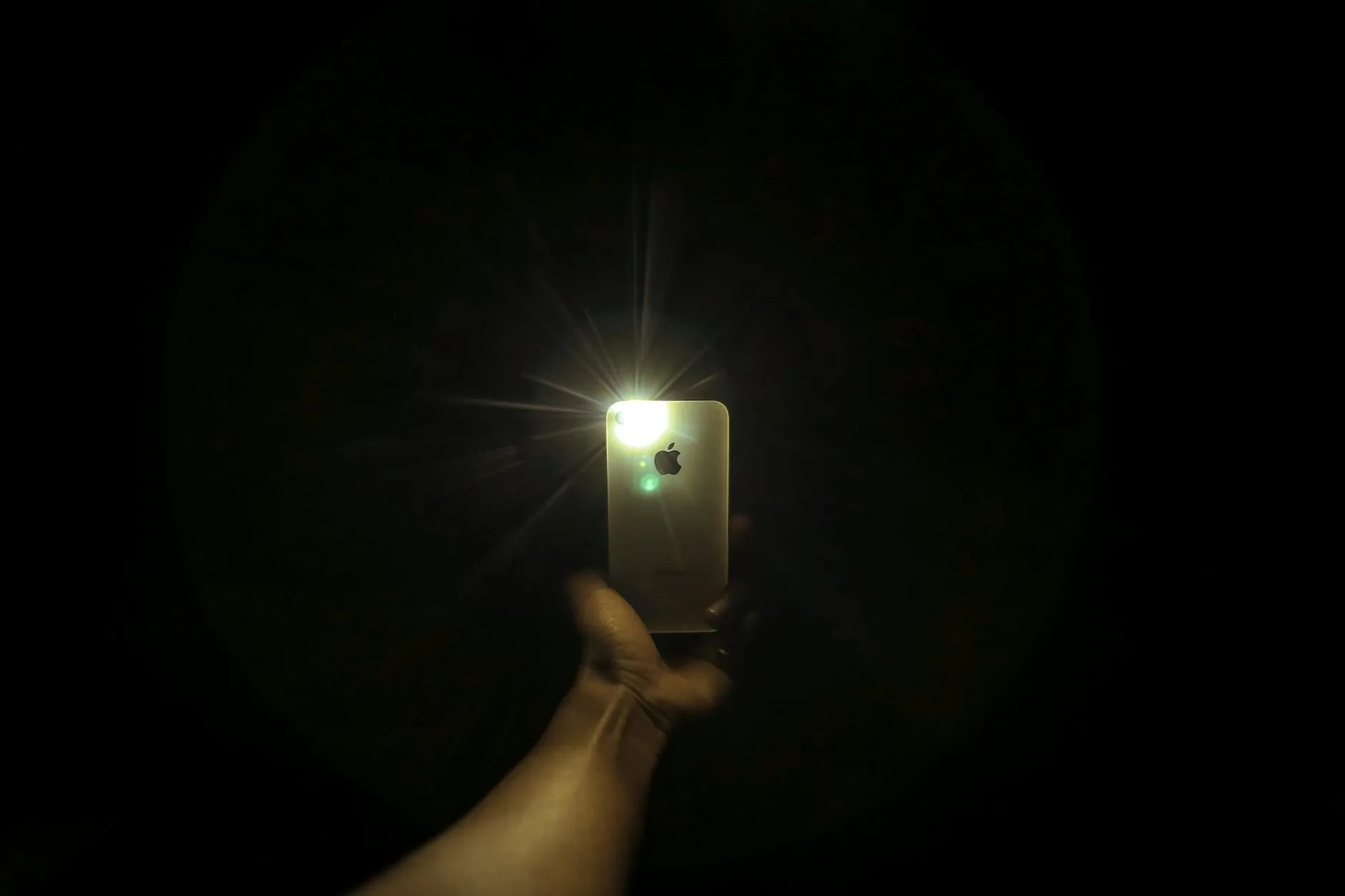 Flash iPhone tidak menyala Flash iPhone tidak menyala