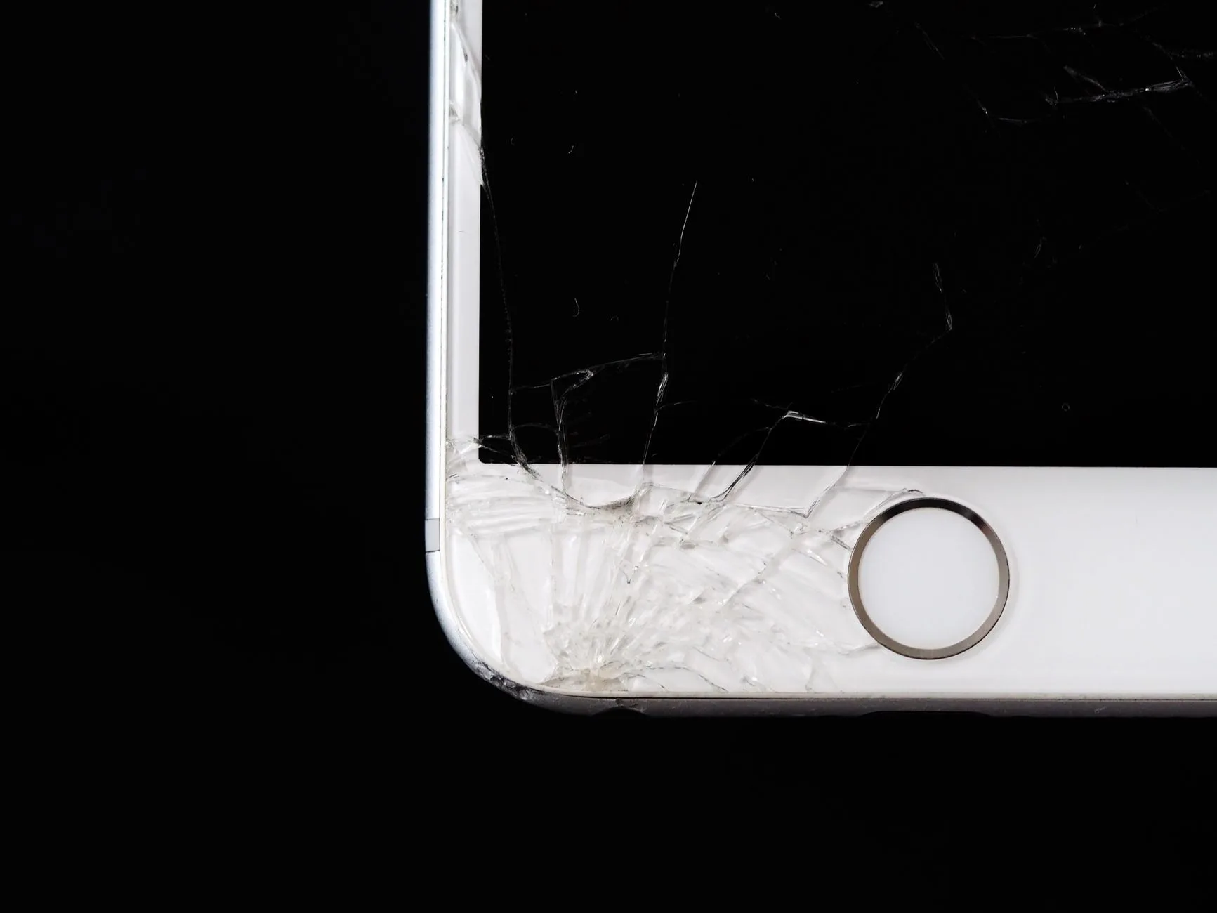 iPhone Mati Setelah Jatuh: Cek LCD vs Mesin